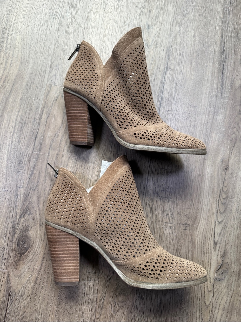 Vince Camuto VP-FLUNNA Beige Booties - Size 8 M / 38.5 - Picture 3 of 10
